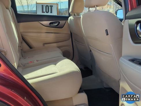 Used 2015 Nissan Rogue SV w/ SV Premium Package image 15