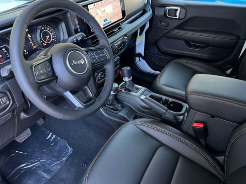 New 2025 Jeep Gladiator Sport AWD/4WD image 10