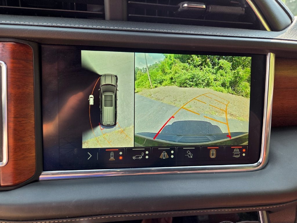 Used 2023 GMC Yukon Denali Ultimate AWD/4WD image 36