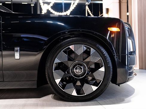 Used 2024 Rolls-Royce Phantom Sedan image 8