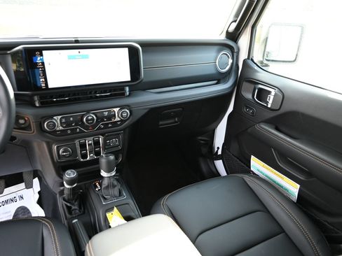 New 2025 Jeep Wrangler Unlimited Sahara AWD/4WD image 20
