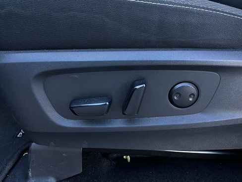 Used 2025 Nissan Pathfinder SV image 11