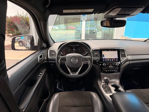 Used 2019 Jeep Grand Cherokee Altitude AWD/4WD image 28