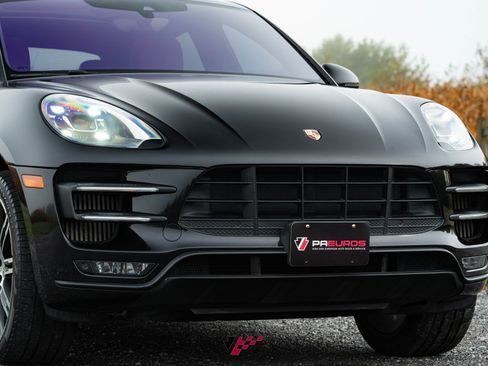 Used 2017 Porsche Macan Turbo image 21