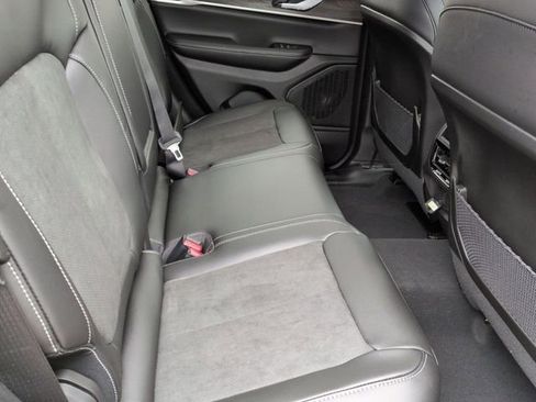 New 2026 Jeep Grand Cherokee Altitude image 31