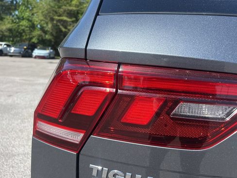 Certified 2021 Volkswagen Tiguan SE FWD image 12