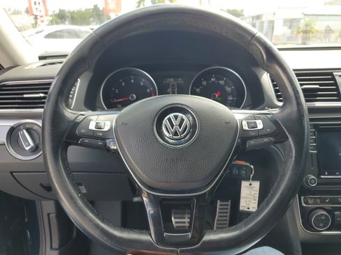 Used 2018 Volkswagen Passat 2.0T R-Line image 18