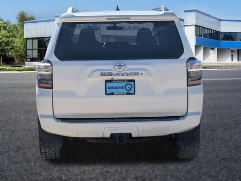Used 2018 Toyota 4Runner SR5 AWD/4WD image 4