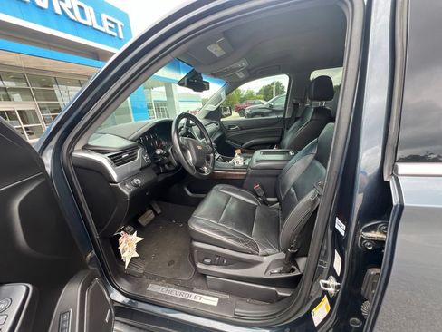 Used 2019 Chevrolet Suburban LT RWD image 9