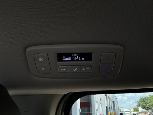 Used 2026 Kia Carnival FWD image 14