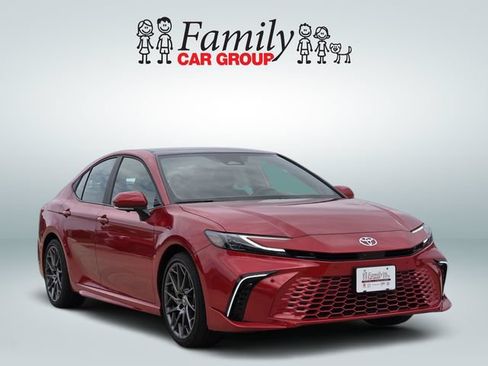 Used 2025 Toyota Camry XSE w/ Premium Plus Package AWD/4WD image 2
