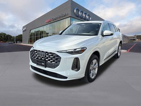 Used 2025 Audi Q5 Premium w/ Convenience Package image 1