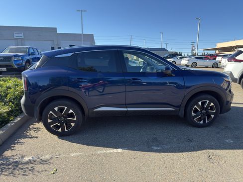 Used 2025 Nissan Kicks SR FWD image 4