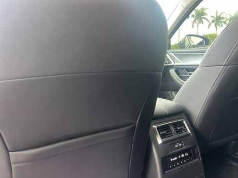 Used 2025 MAZDA CX-70 3.3 Turbo w/ Preferred Package AWD/4WD image 34