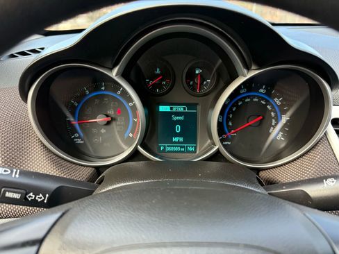 Used 2015 Chevrolet Cruze LT image 37