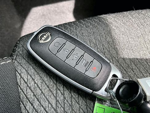 Used 2025 Nissan Rogue SV FWD image 15
