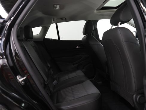 Used 2024 Chevrolet Trax LT w/ Sunroof Package image 13