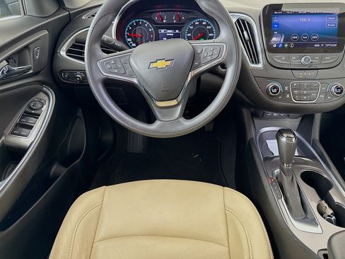 Used 2020 Chevrolet Malibu LT FWD image 24