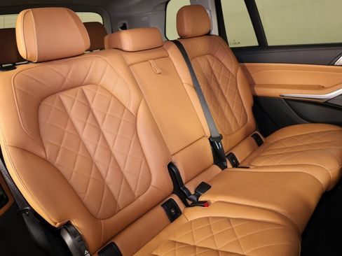 Used 2023 BMW X7 xDrive40i w/ Executive Package image 11