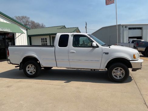 Used 1998 Ford F150 XLT image 2