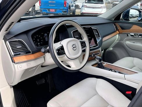 Used 2022 Volvo XC90 T6 Momentum w/ Advanced Package image 14