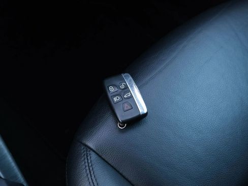 Used 2019 Land Rover Discovery Sport SE image 38