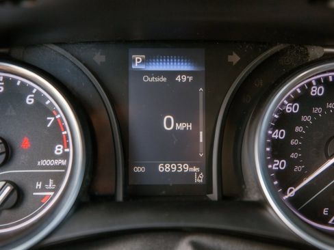 Used 2018 Toyota Camry LE image 17