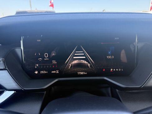 Used 2024 GMC Acadia Elevation image 10