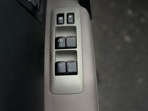 Used 2011 Nissan Rogue S FWD image 27
