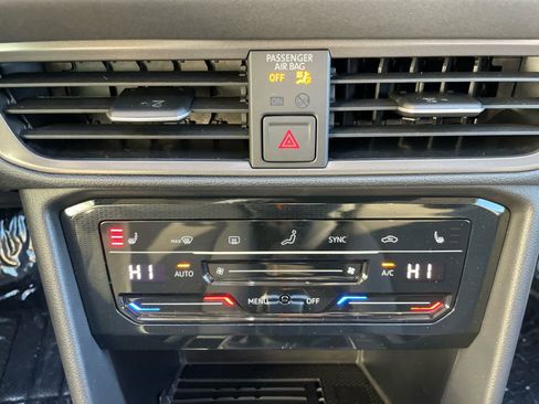New 2026 Volkswagen Taos SE FWD image 38