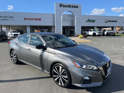 Used 2022 Nissan Altima 2.5 SR image 2