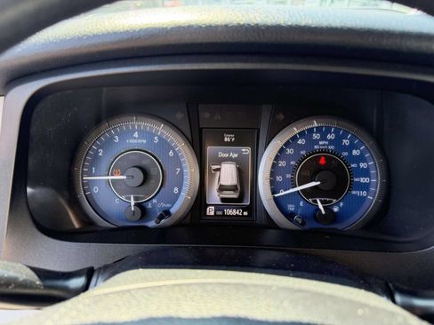 Used 2018 Toyota Sienna LE w/ Carpet Mat Package FWD image 21