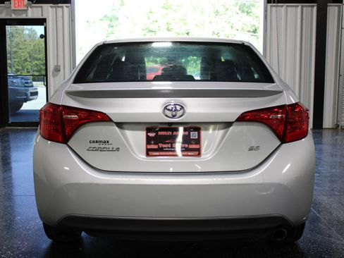 Used 2018 Toyota Corolla SE FWD image 4