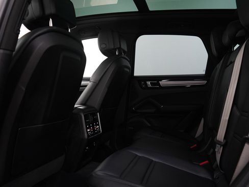Used 2023 Porsche Cayenne Platinum Edition AWD/4WD image 18