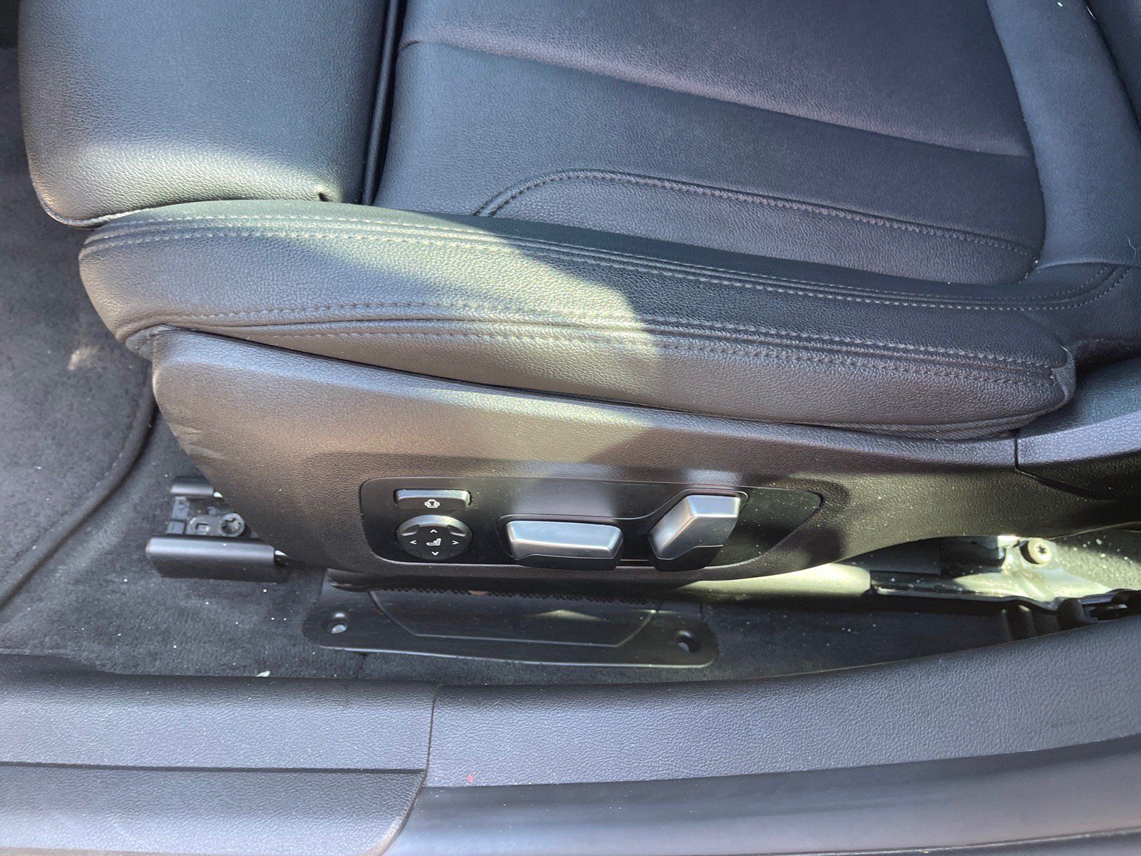 Used 2019 BMW 330i Sedan w/ Convenience Package RWD image 9