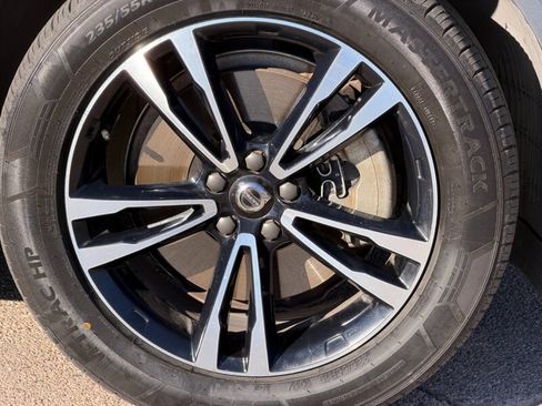 Used 2020 Volvo XC60 T6 Momentum image 38