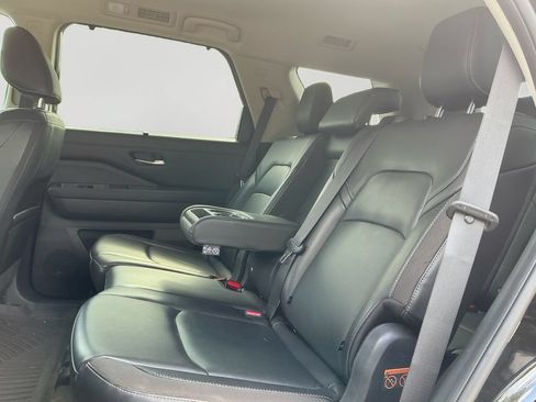Used 2023 Nissan Pathfinder SL AWD/4WD image 15