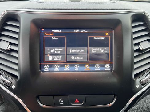 Used 2020 Jeep Cherokee Latitude Plus w/ Cold Weather Group AWD/4WD image 16
