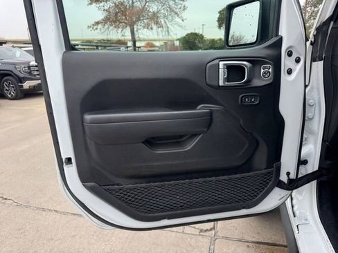 Used 2024 Jeep Wrangler Unlimited Rubicon image 4