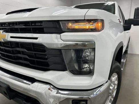 Used 2024 Chevrolet Silverado 2500 LT image 32
