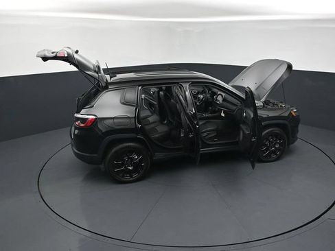 Used 2026 Jeep Compass Latitude AWD/4WD image 30