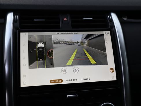 Certified 2025 Land Rover Discovery S image 25