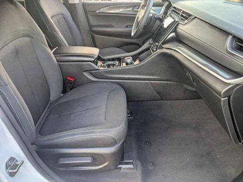 Certified 2023 Jeep Grand Cherokee Laredo image 35