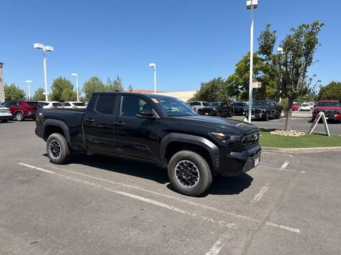 Used 2024 Toyota Tacoma TRD Off-Road w/ TRD Off Road Premium Package AWD/4WD image 3