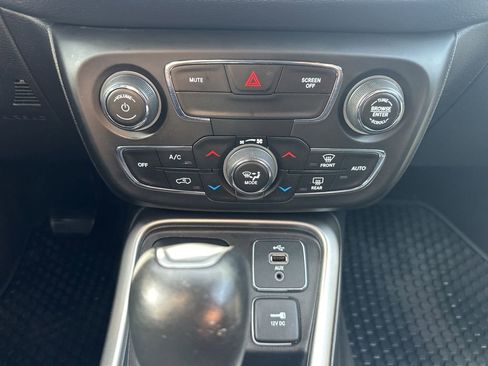 Used 2018 Jeep Compass Latitude w/ Popular Equipment Group image 4