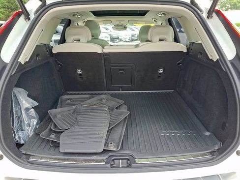 Certified 2025 Volvo XC60 B5 Plus w/ Protection Package Premier AWD/4WD image 27