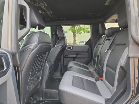 Used 2024 Ford Bronco Black Diamond image 13