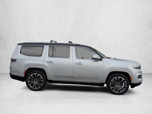 Used 2022 Jeep Grand Wagoneer Series III w/ Flexible Seating Group AWD/4WD image 4