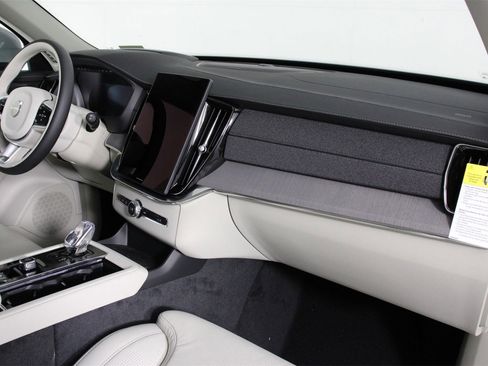 New 2026 Volvo XC90 T8 Ultra w/ Protection Package Premier image 9
