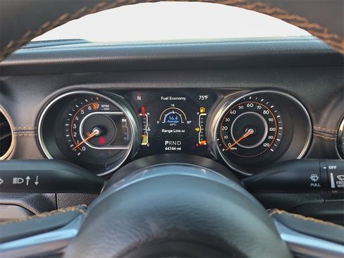 Used 2023 Jeep Gladiator Overland image 16